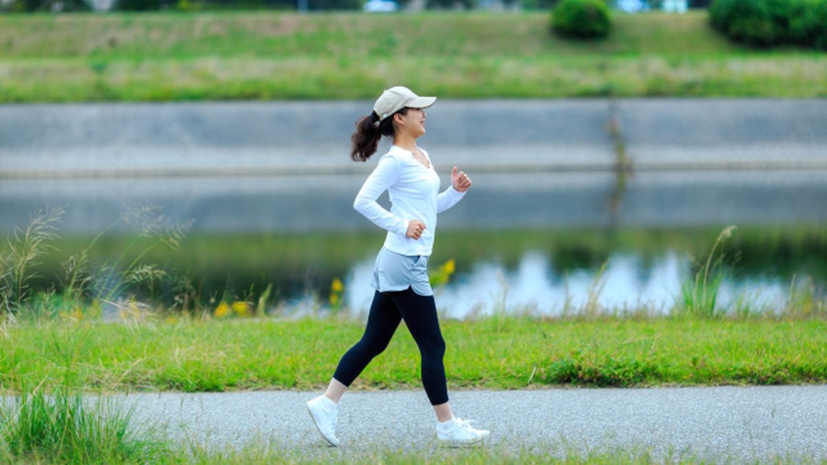 los 5 deportes que queman mas calorias segun la universidad de harvard caminar