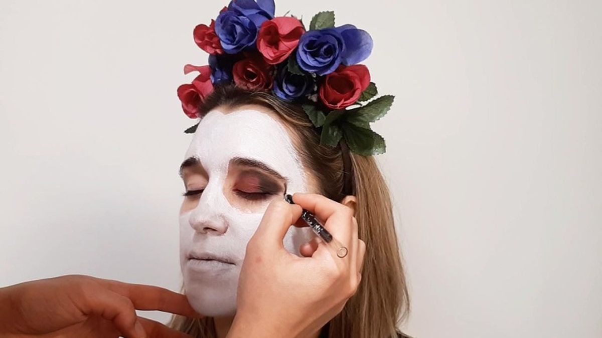 Cómo hacer maquillaje de Catrina o calavera mexicana - paso 2