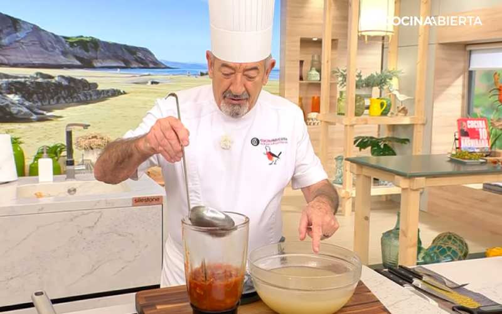 Tritura con el caldo de la cocción de los callos
