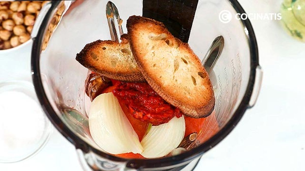 Receta de medallones de carne de conejo a la plancha con Salsa Romesco y patatas  paso 5