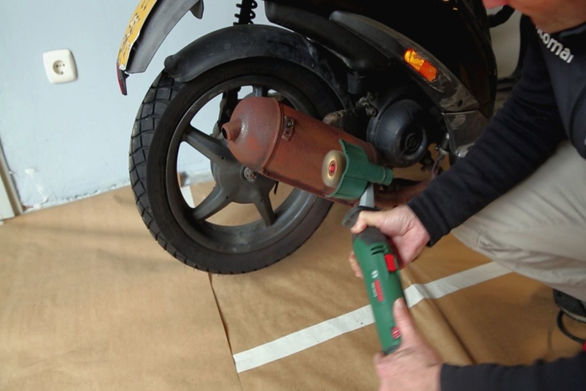 Pintar tubo de escape paso 2