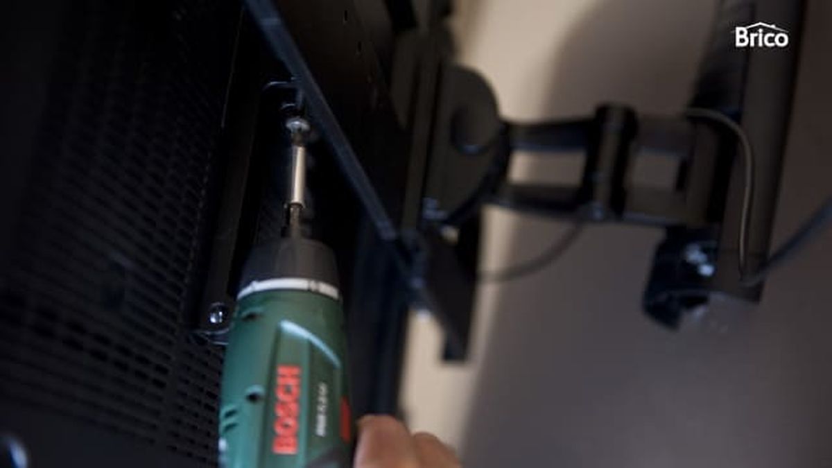 brico 0577 colgar tv pared sin que se vean los cables paso20