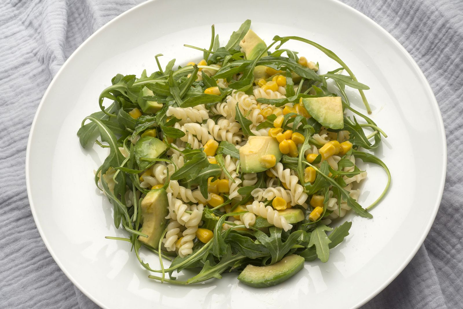 6128 2 Ensalada de pasta, aguacate y tomate xl