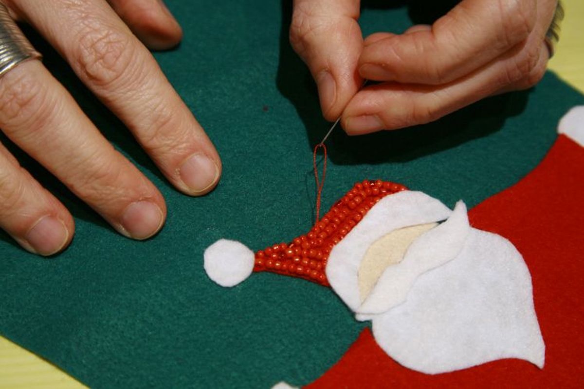 Calcetín de Navidad de fieltro paso 11
