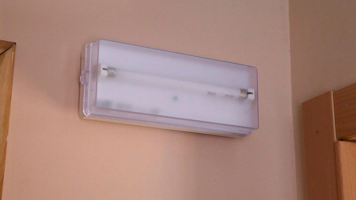 Instalar una luz de emergencia paso 10