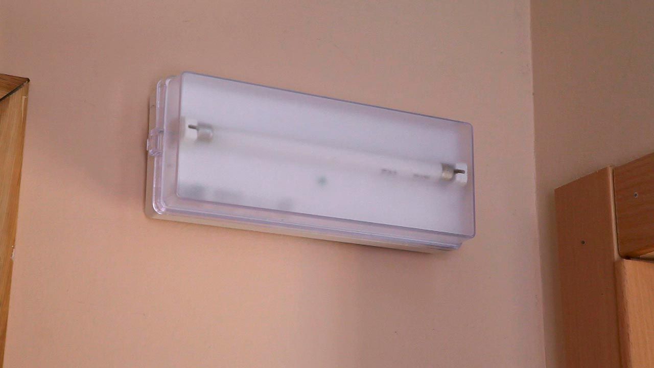 Instalar una luz de emergencia paso 10
