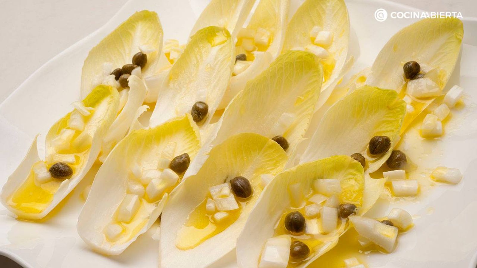 La ensalada de endivias es una receta muy sencilla y rápida de preparar / Hogarmania