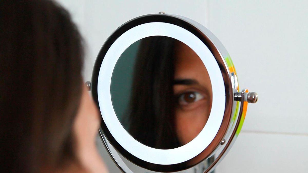 Espejo extensible con luz paso 7