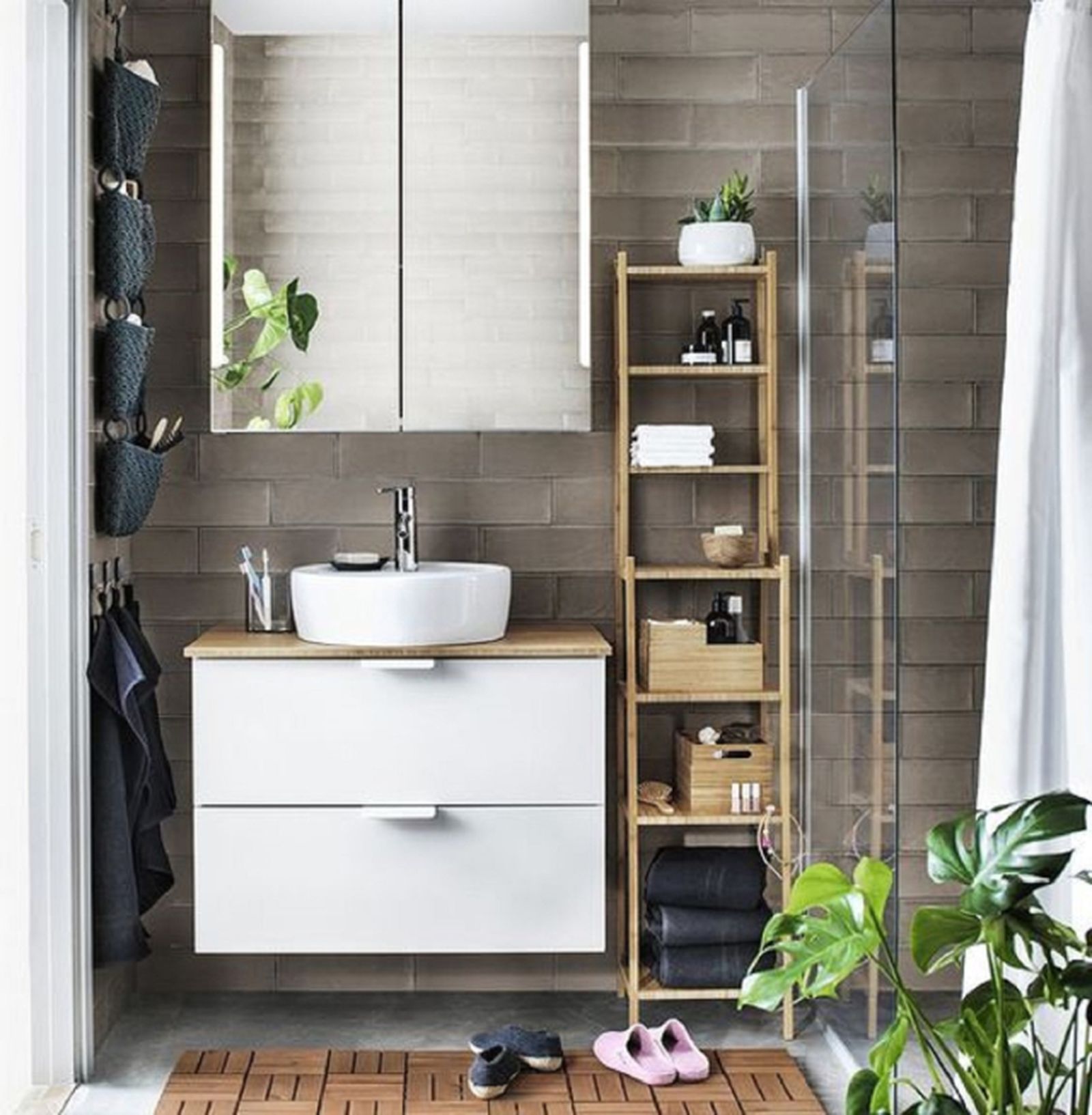 Baños pequeños con ducha las claves para decorarlos y aprovechar el espacio 5