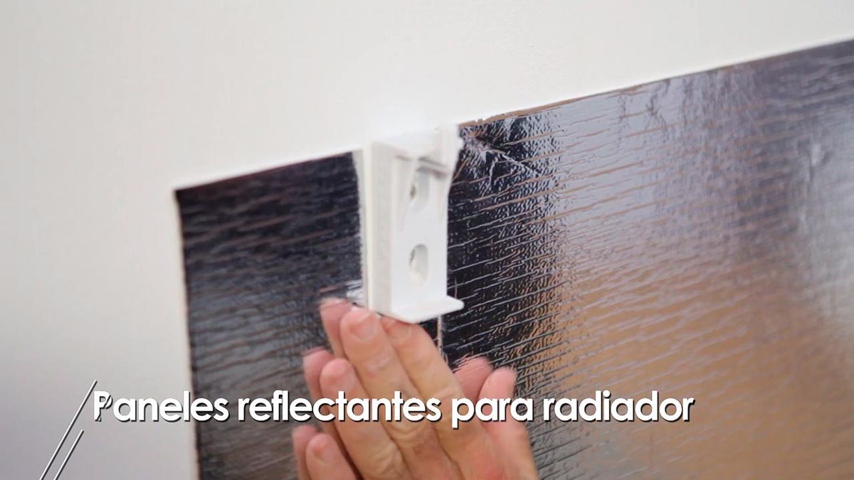 Cómo colocar una lámina refractante entre el radiador y la pared paso 2