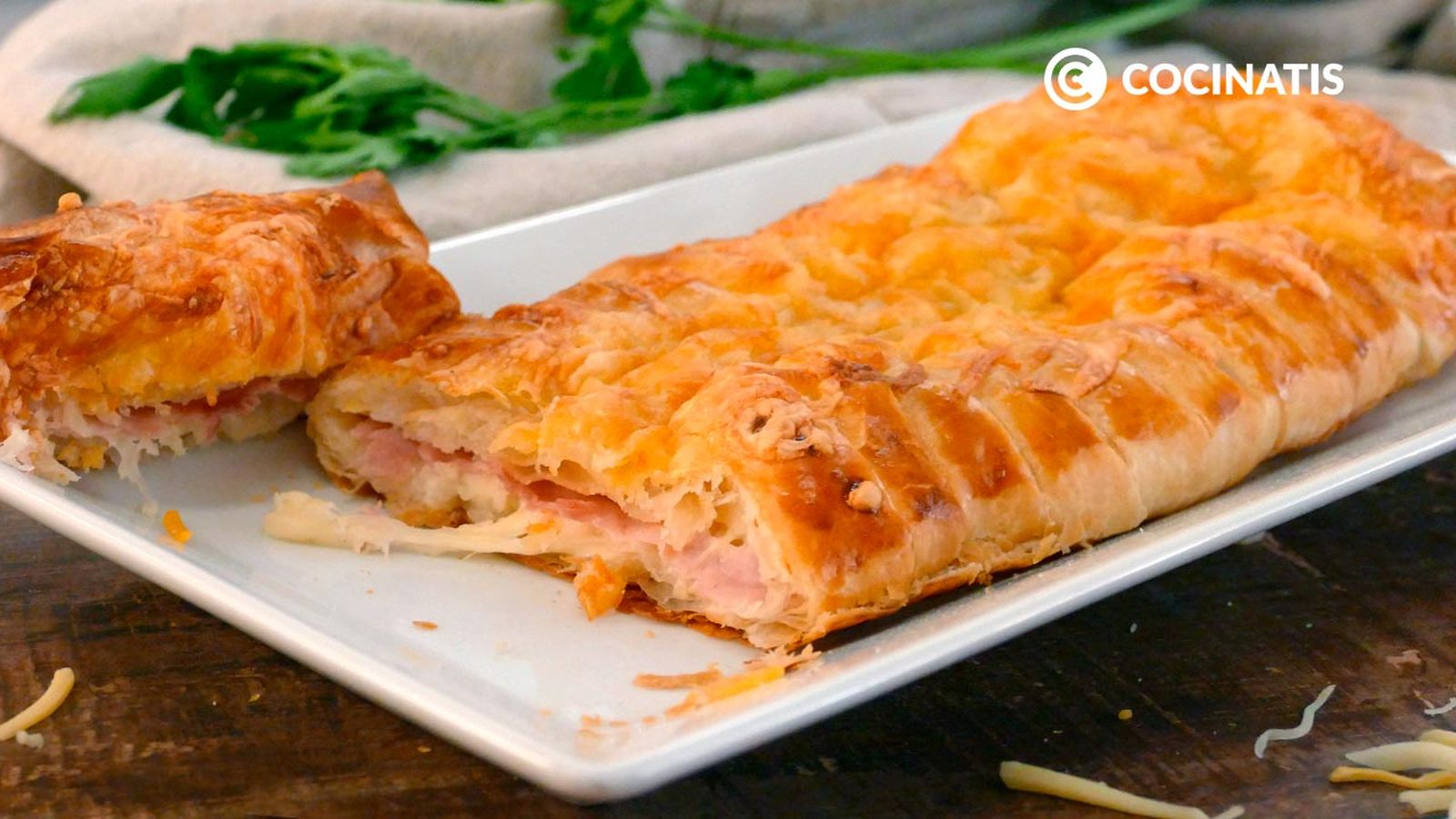 Receta de trenza de hojaldre salada rellena de jamÃ³n y queso