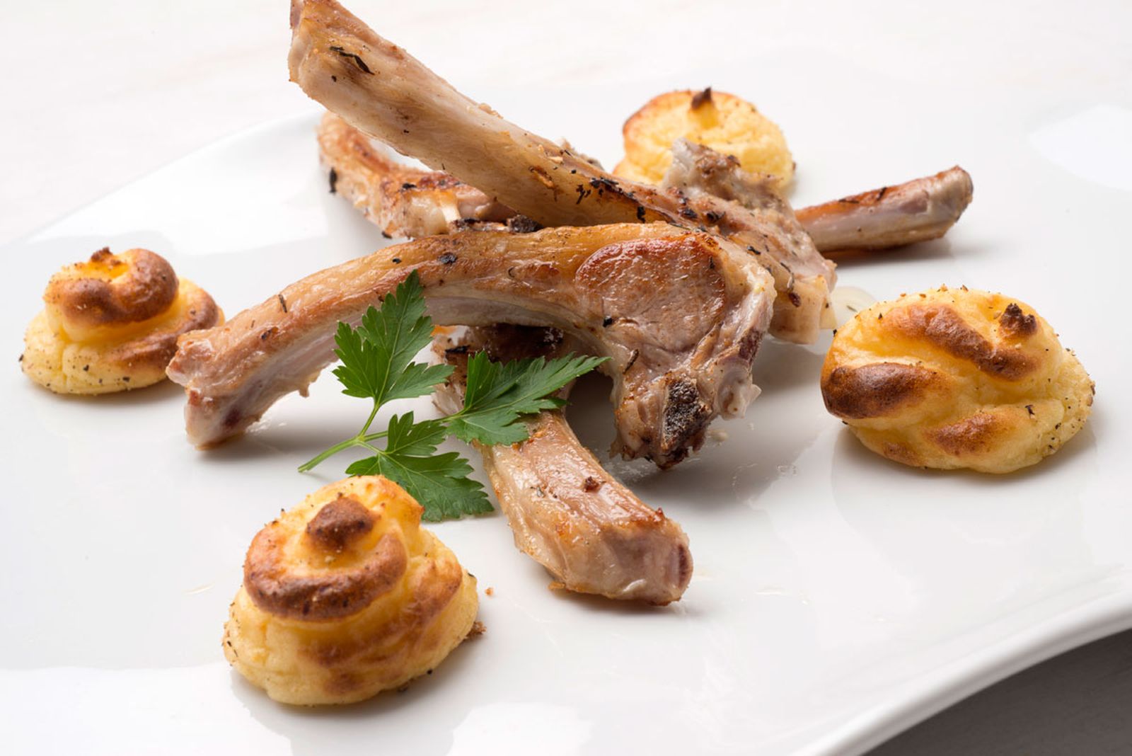 5199 Chuletas de cordero con patatas duquesa (584) xl