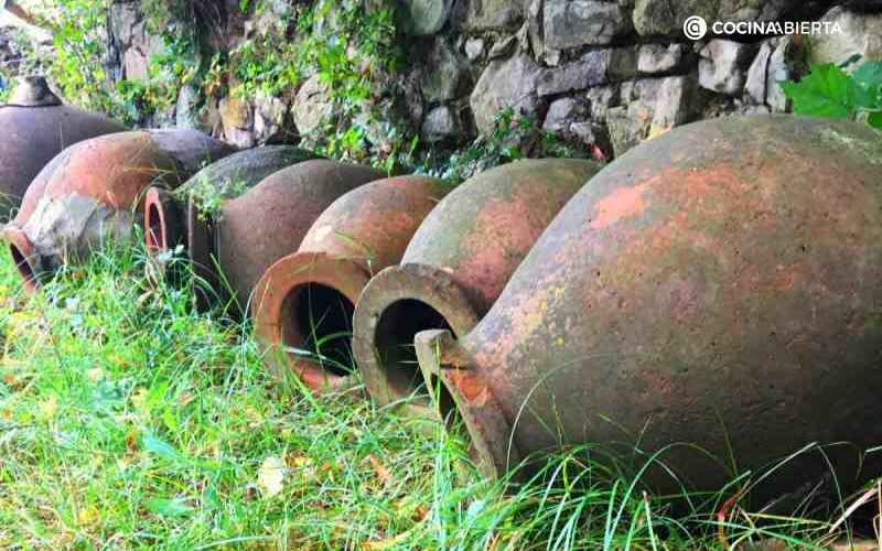 Qvevri, las tinajas donde se fermenta, guarda y envejece el vino en Georgia