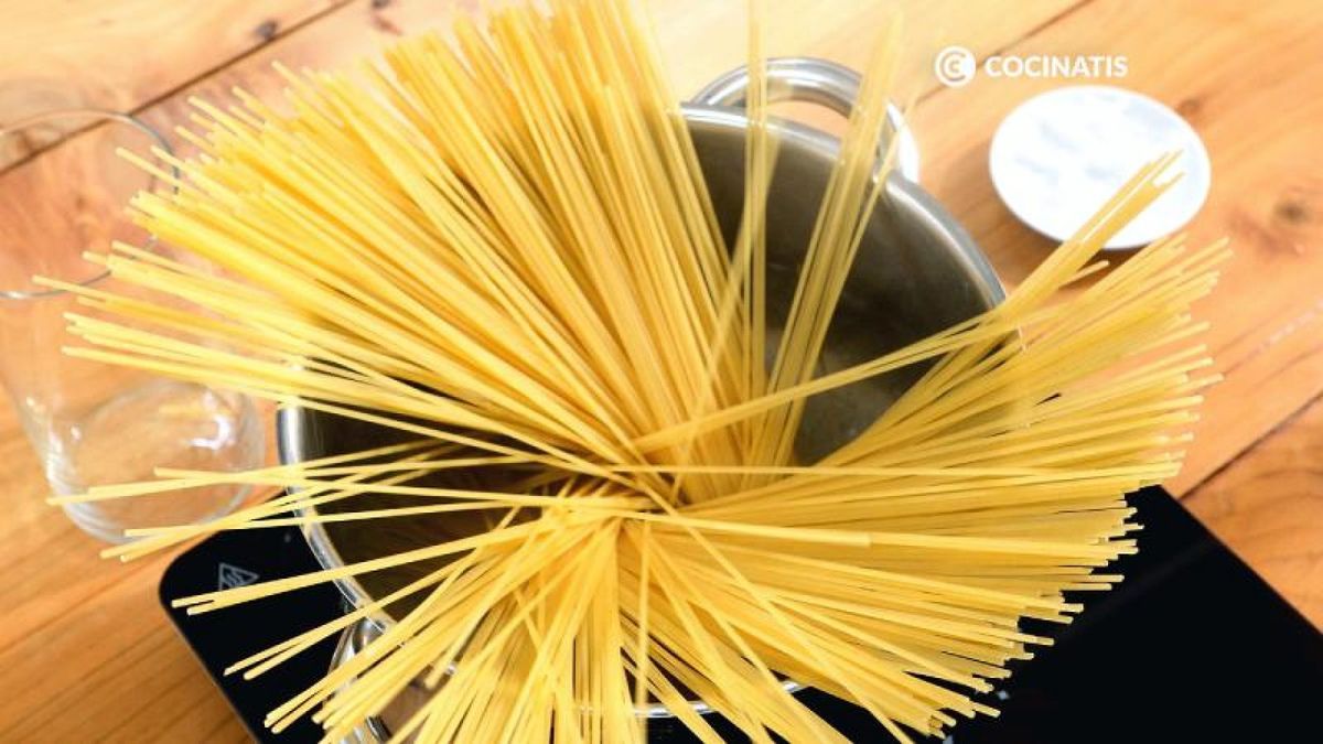 Cuece los espaguetis