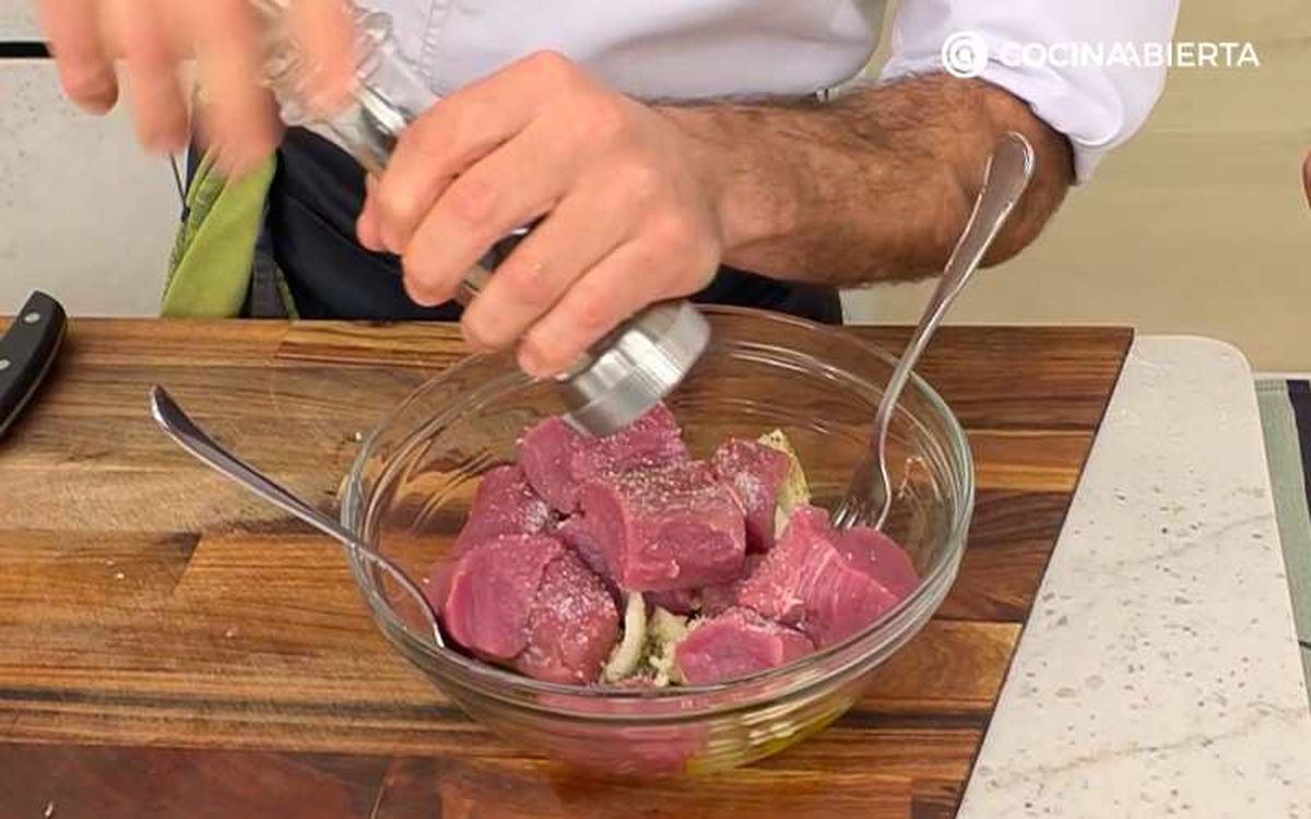 Marina la carne durante 30 minutos