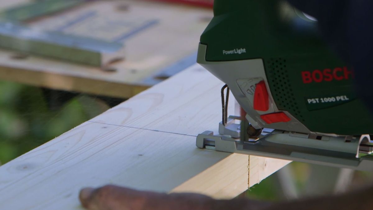 Cómo hacer un banco de hormigón y tableros de pino paso 3