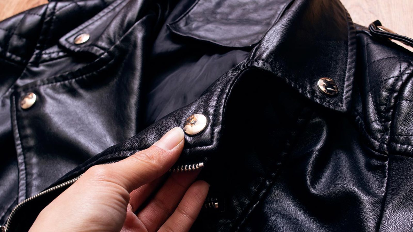 como lavar una chaqueta de cuero piel trucos limpieza