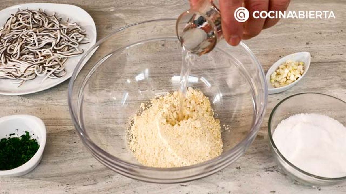 02 receta tortillas de gulas del norte paso 1