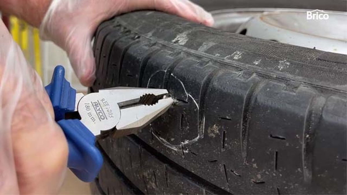 como arreglar pinchazo rueda coche p4