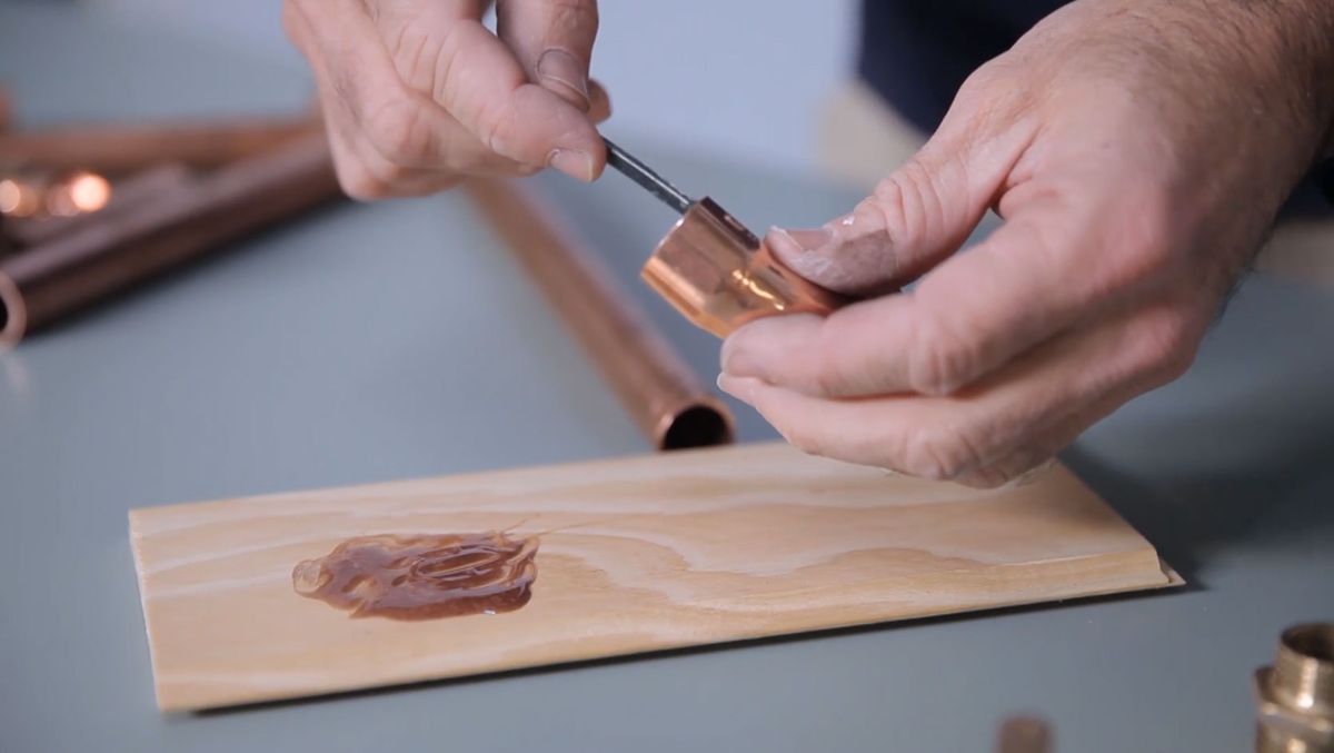 Cómo hacer un toallero con tubos de cobre paso 5