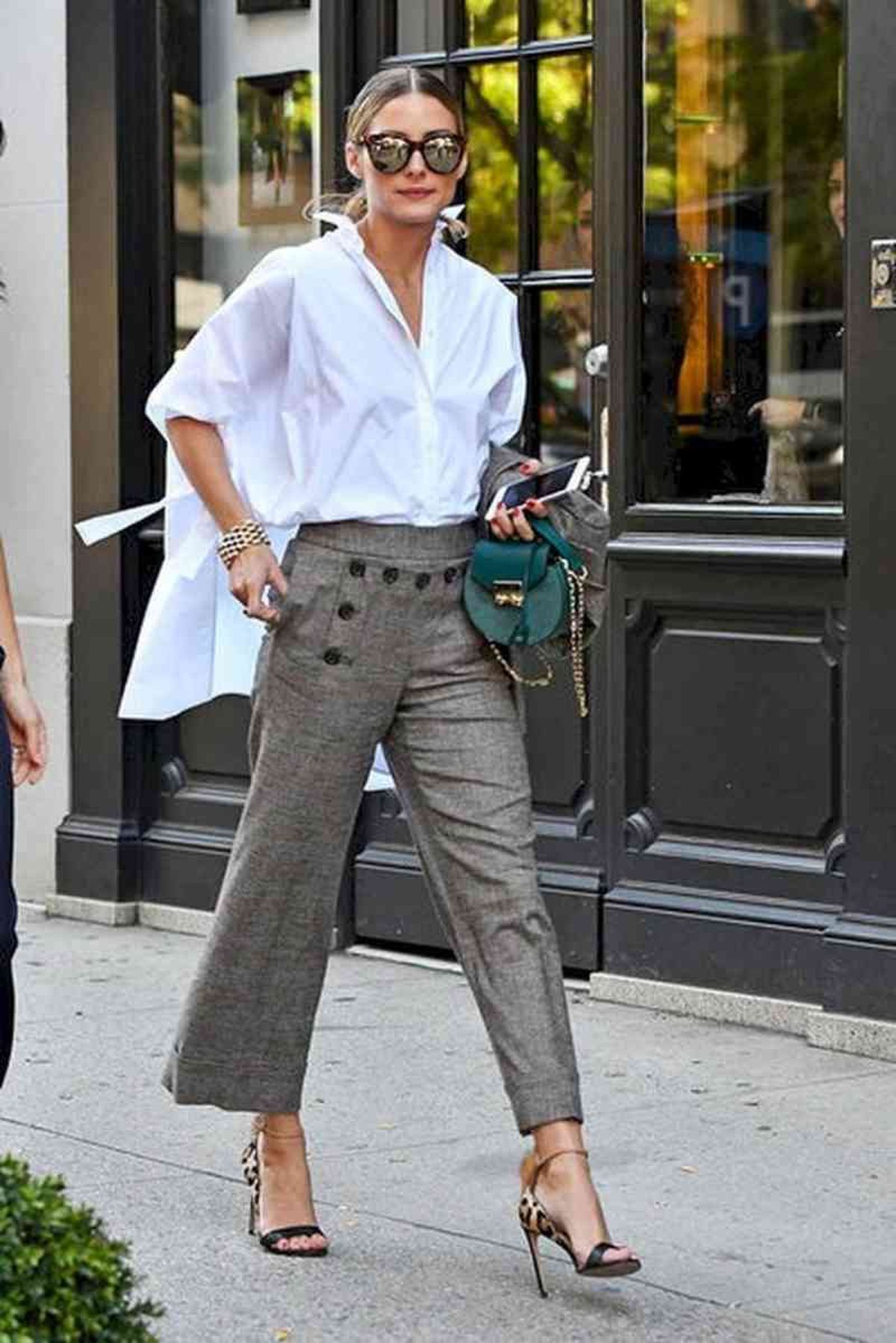 Olivia Palermo con camisa blanca