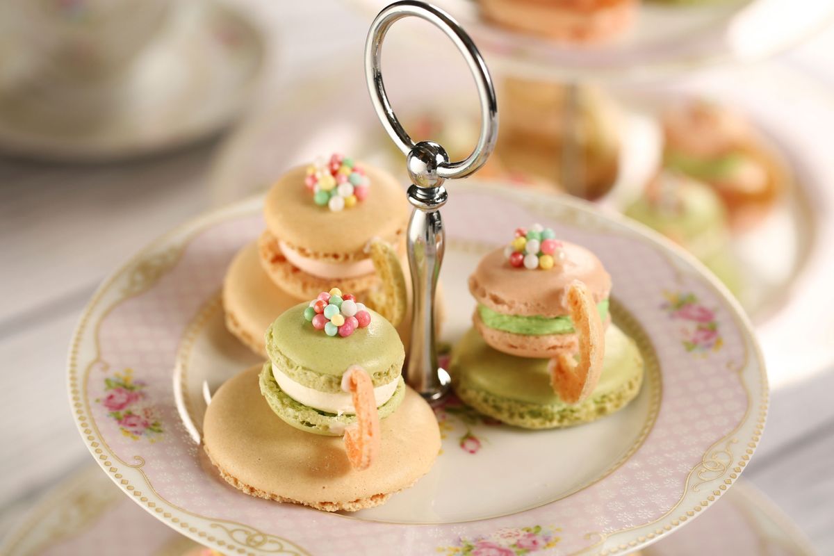 Decorar una mesa de postres para boda detalle 01