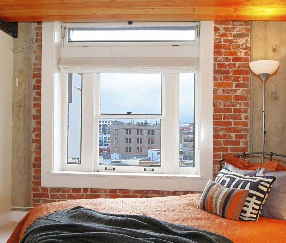 Dormitorio de estilo industrial   pared ladrillos