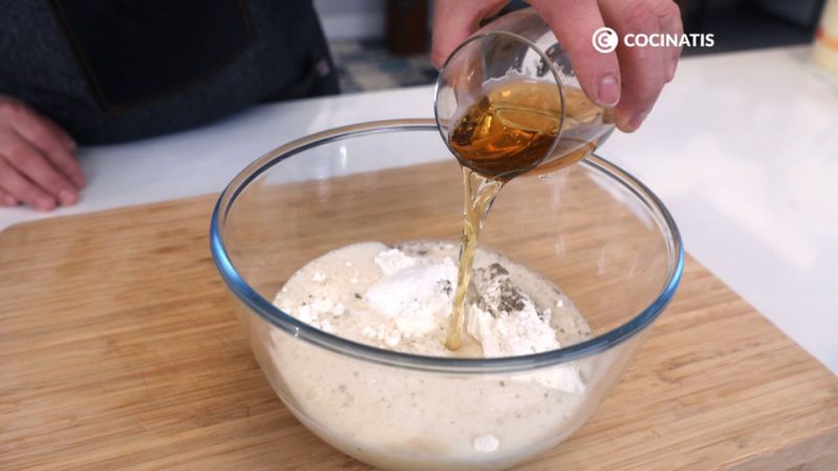 Preparamos el rebozado con cerveza para el pescado