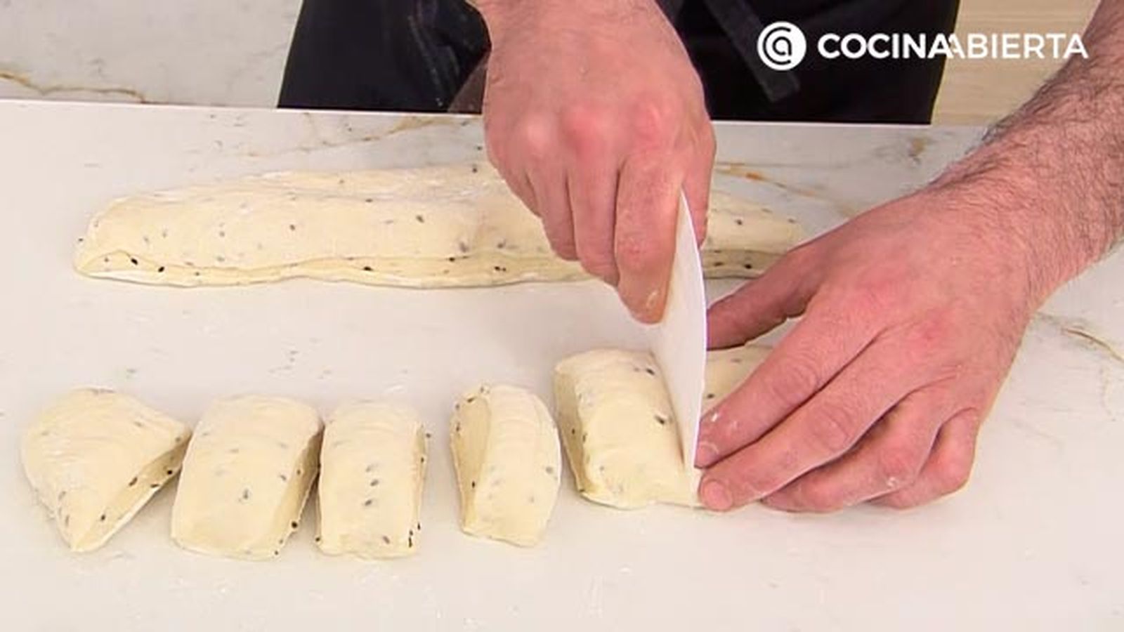 pan de viena version panecillos rellenos de crema chocolate receta joseba arguinano karl67460321 paso5
