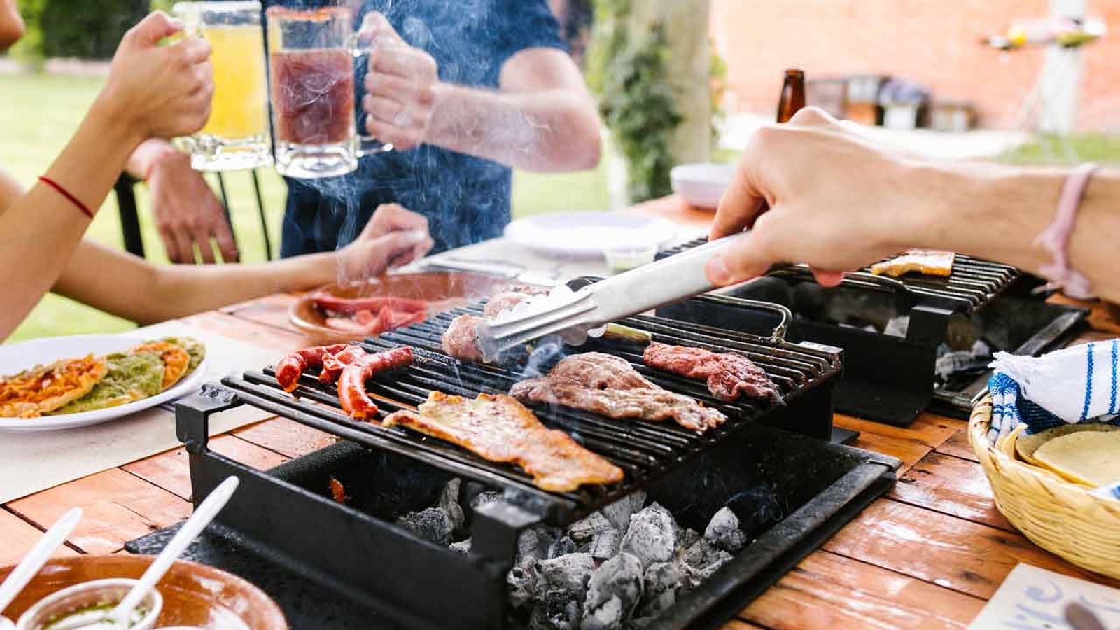 Los mejores accesorios para preparar una barbacoa en casa