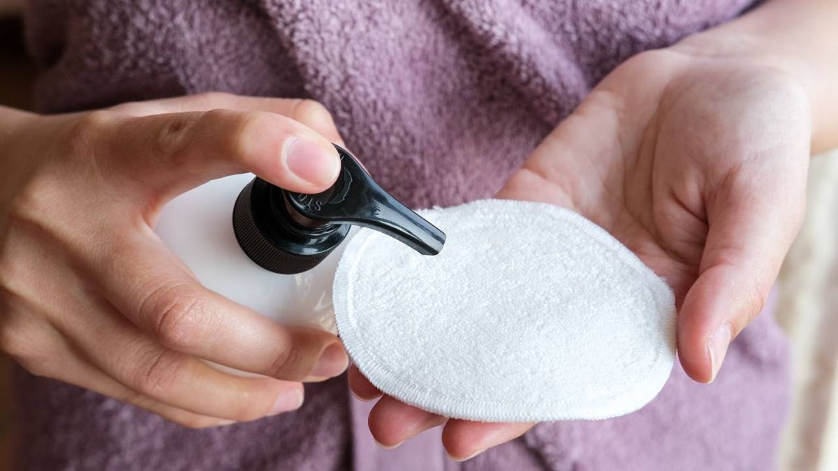 aplicar gel limpiador disco desmaquillante reutilizable portada