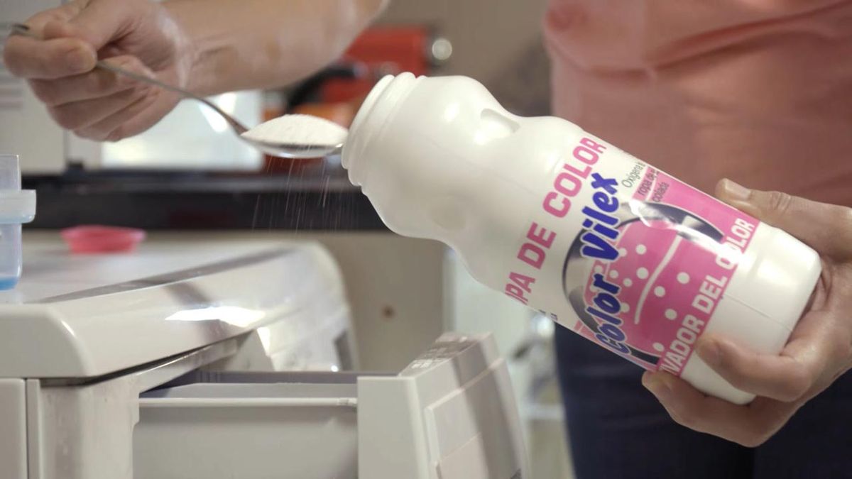 Color Vilex es un producto de limpieza con percabonato / Imagen: Hogarmania