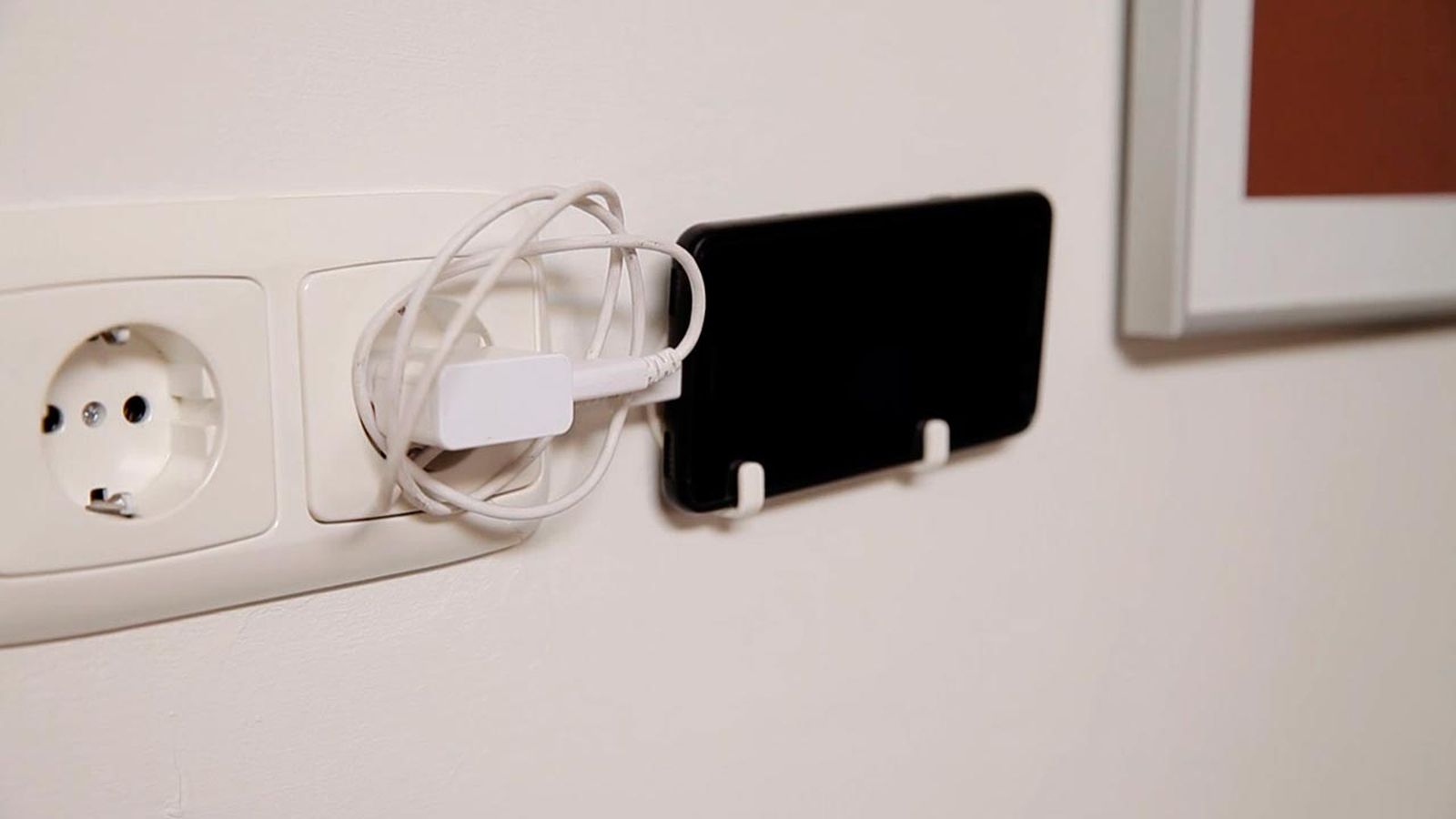 Diferentes tipos de soportes para cargar el móvil