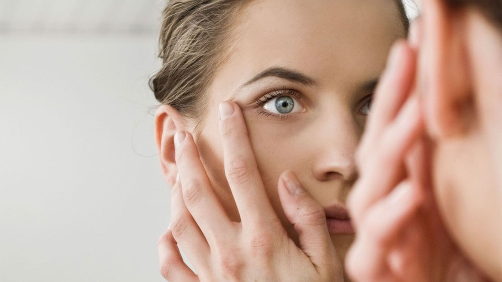 La parte de los ojos es fundamental para rejuvenecer tu mirada con el maquillaje