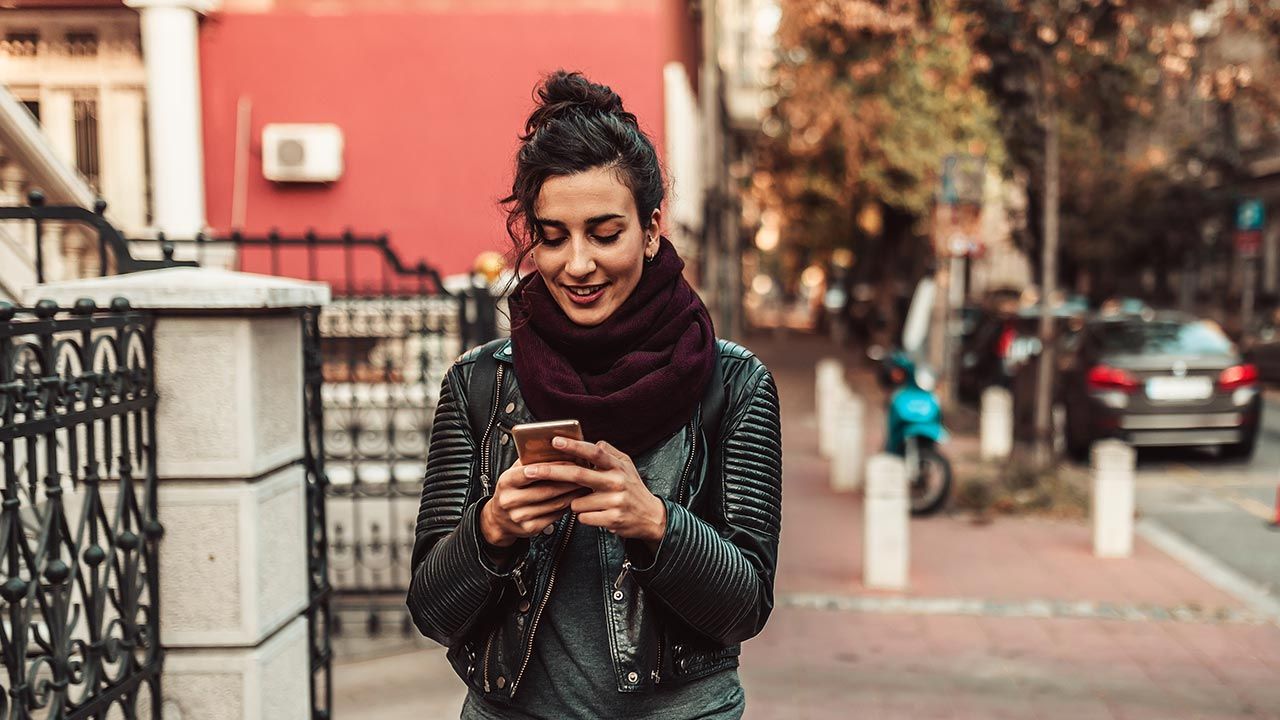 envejecimiento digital que es como hacerle frente uso telefono movil