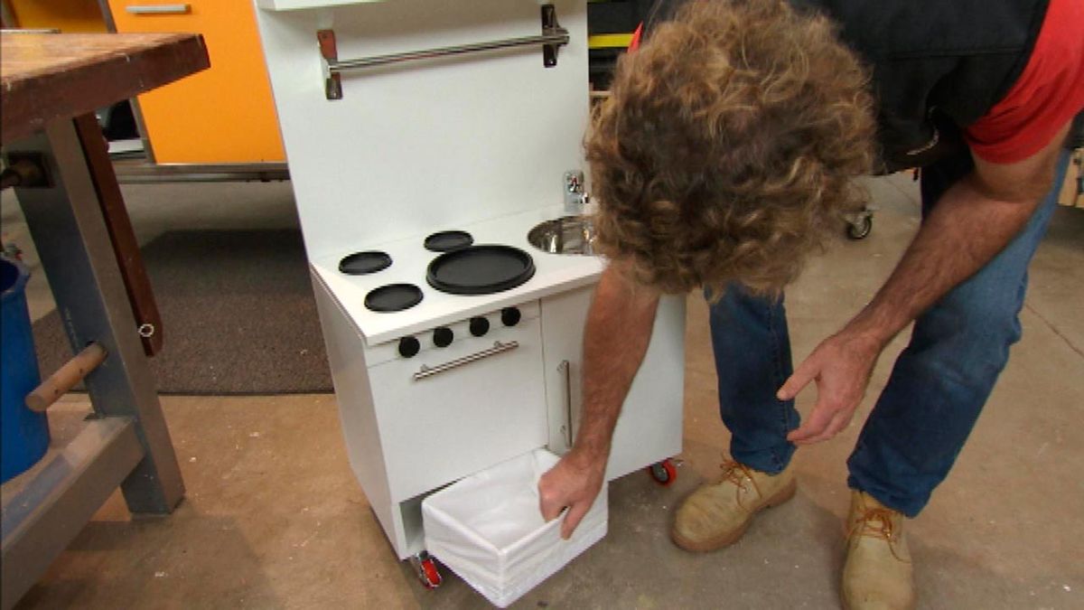 Cómo hacer una cocina de juguete paso 18