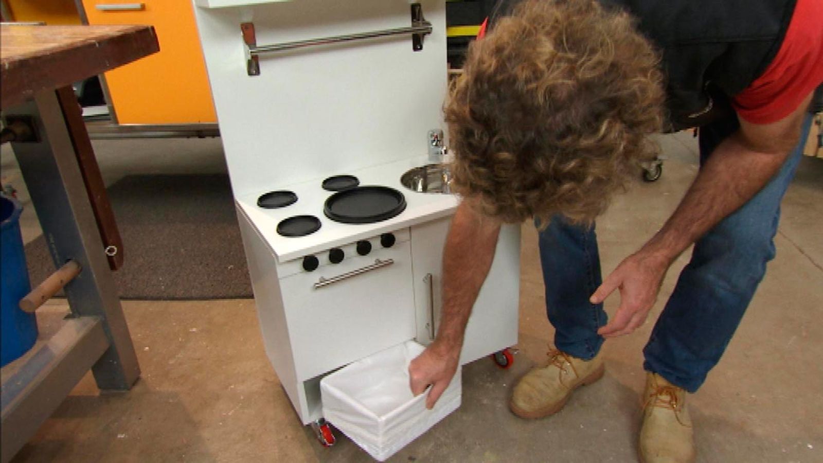 Cómo hacer una cocina de juguete paso 18