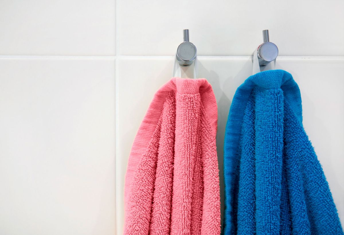 Consejos para equipar un baño pequeño toallas