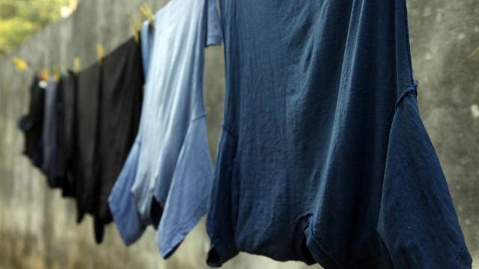 consejos evitar ropa oscura pierda color