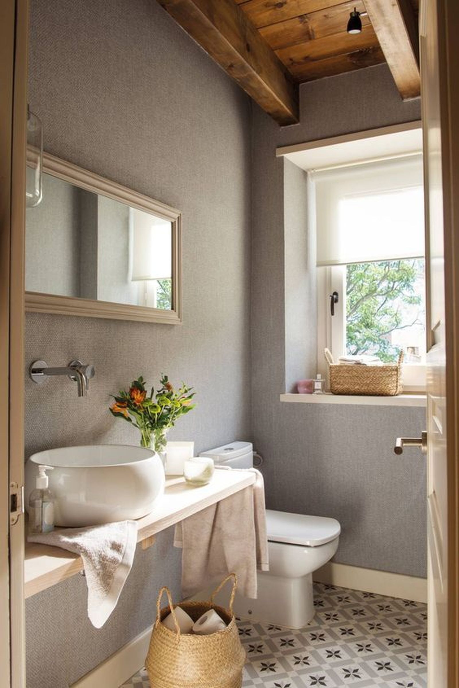 bano con lavabo sobre encimera 2