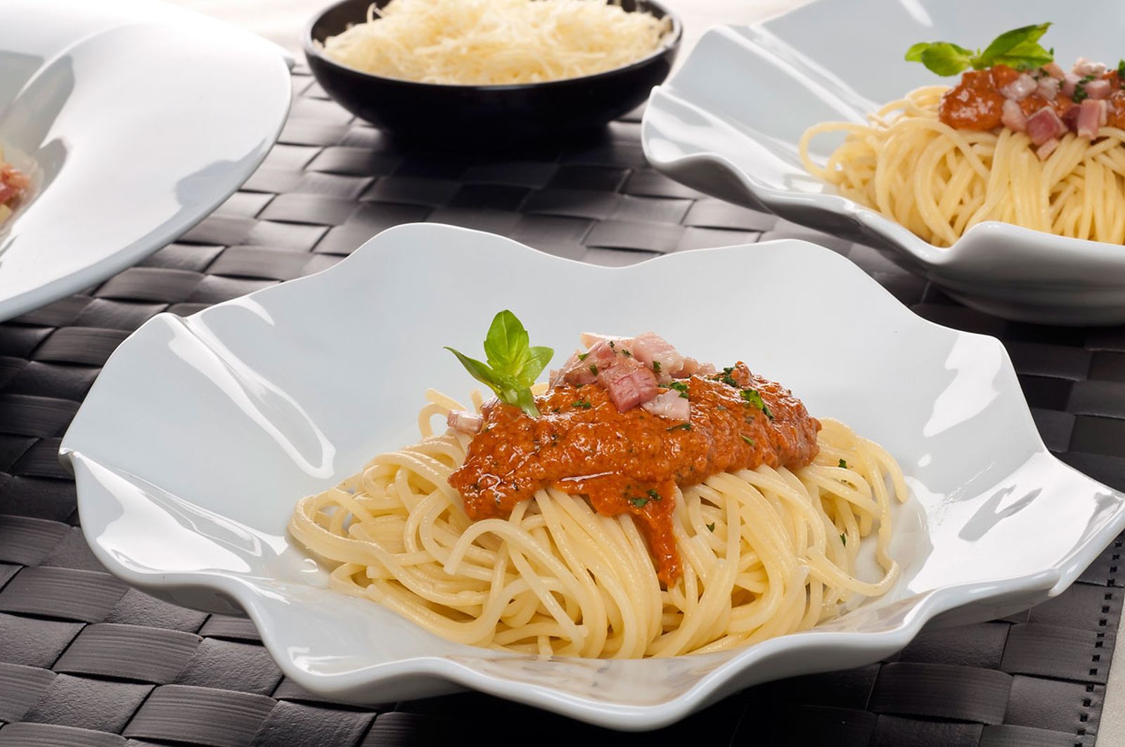 1296 Espaguetis sicilianos al pesto rojo (750) xl