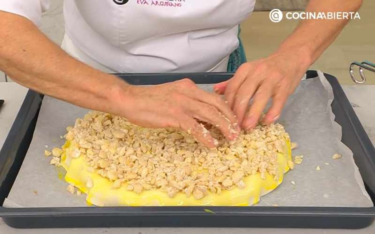 Cubre la pantxineta con las almendras hidratadas
