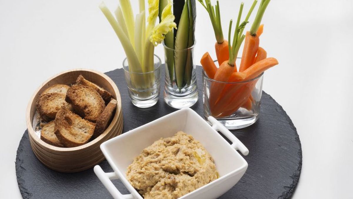 5916 2 hummus con zanahoria pepino y apio xl 848x477x80xX