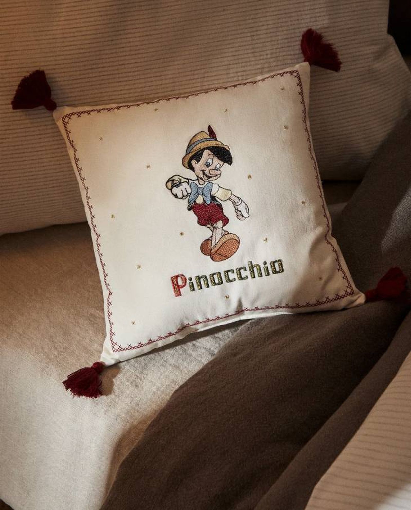 cojin pinocho zara home
