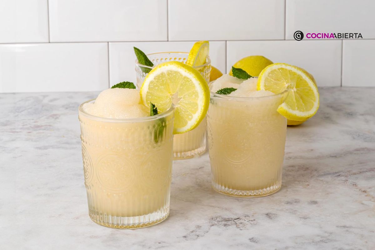 Receta fácil y refrescante de granizado de limón