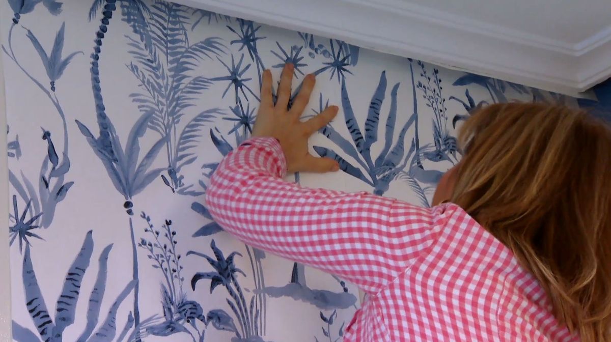 Dormitorio floral en blanco y azul paso 10