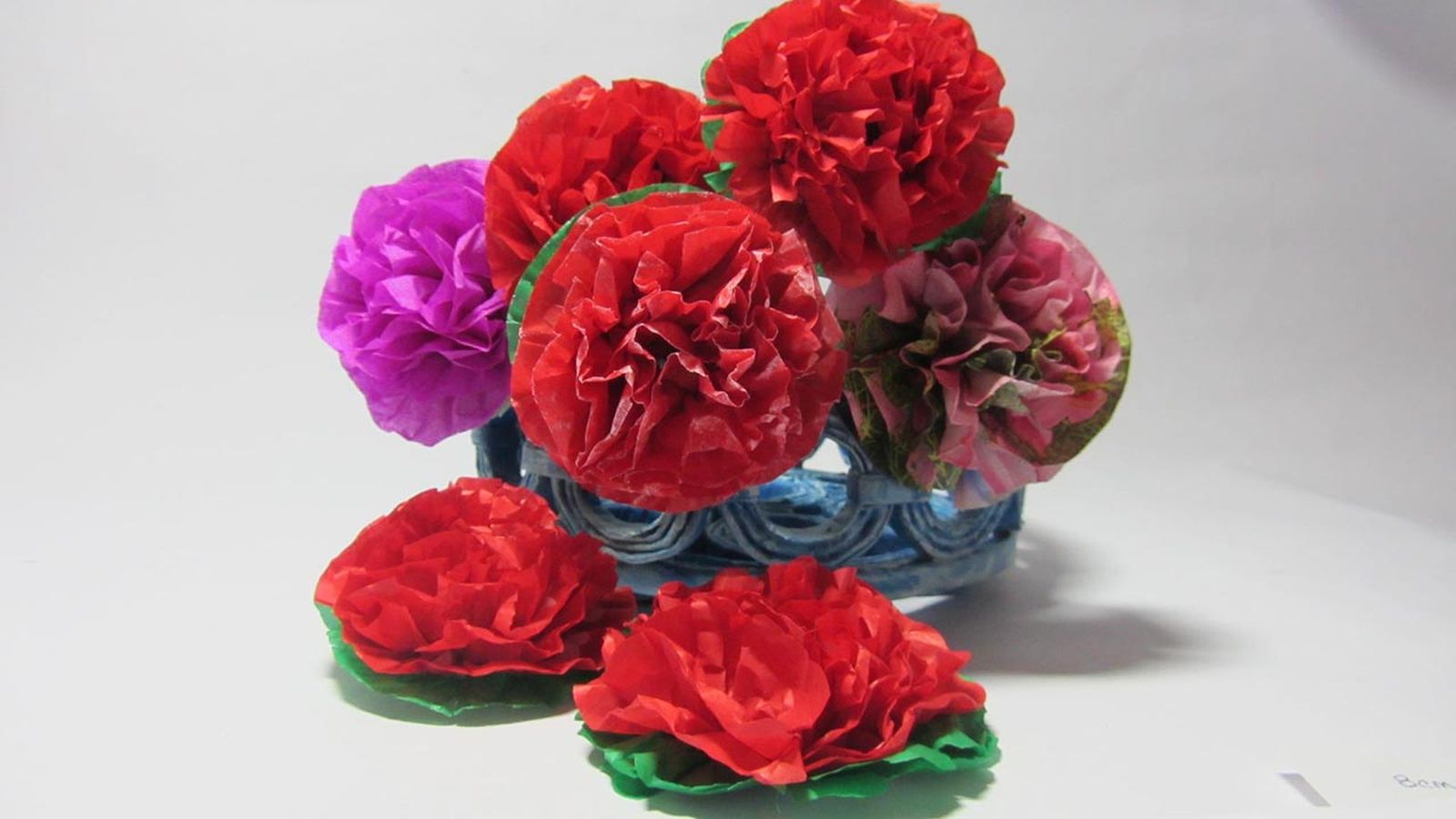 como hacer flores de papel