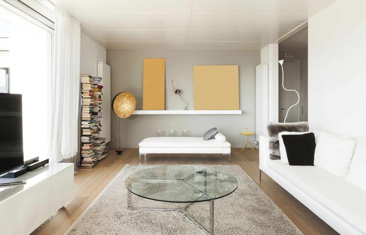 Cómo hacer que el salón parezca más grande   mesas de cristal