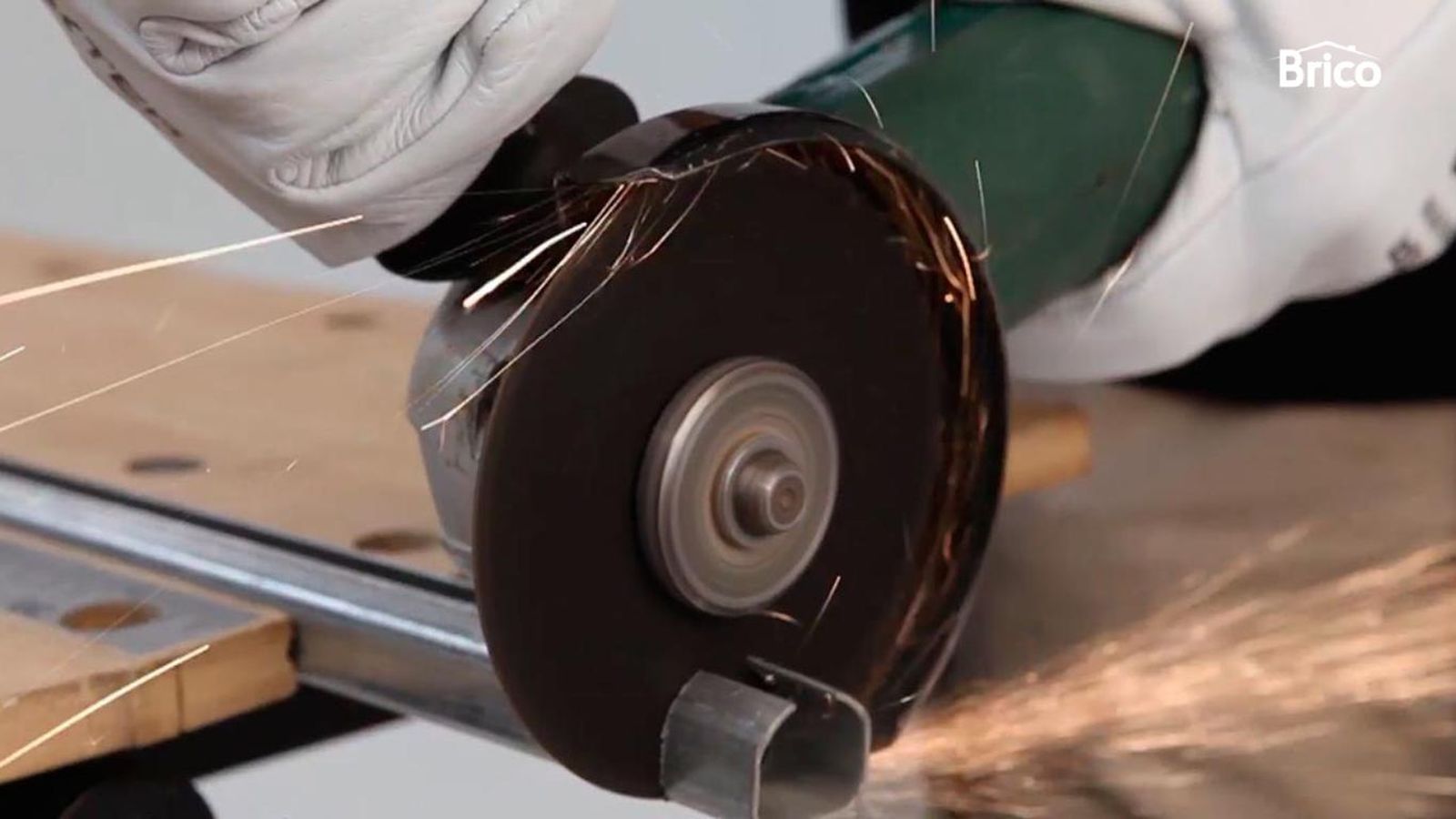 Cortar metal con un radial