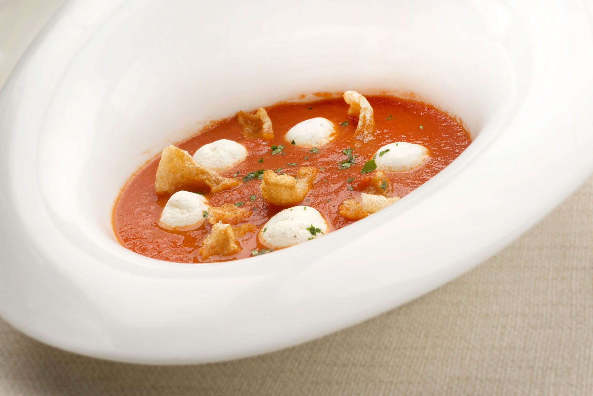 6047 1 Crema de tomate con cortezas de cerdo xl